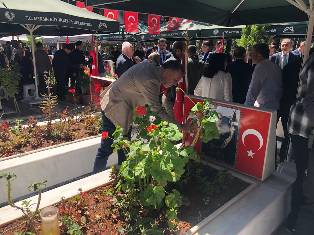 Aziz Şehitlerimizi Mersin Şehitliğinde kabirleri başında  dualarla andık.   📍Mersin Şehitlik 