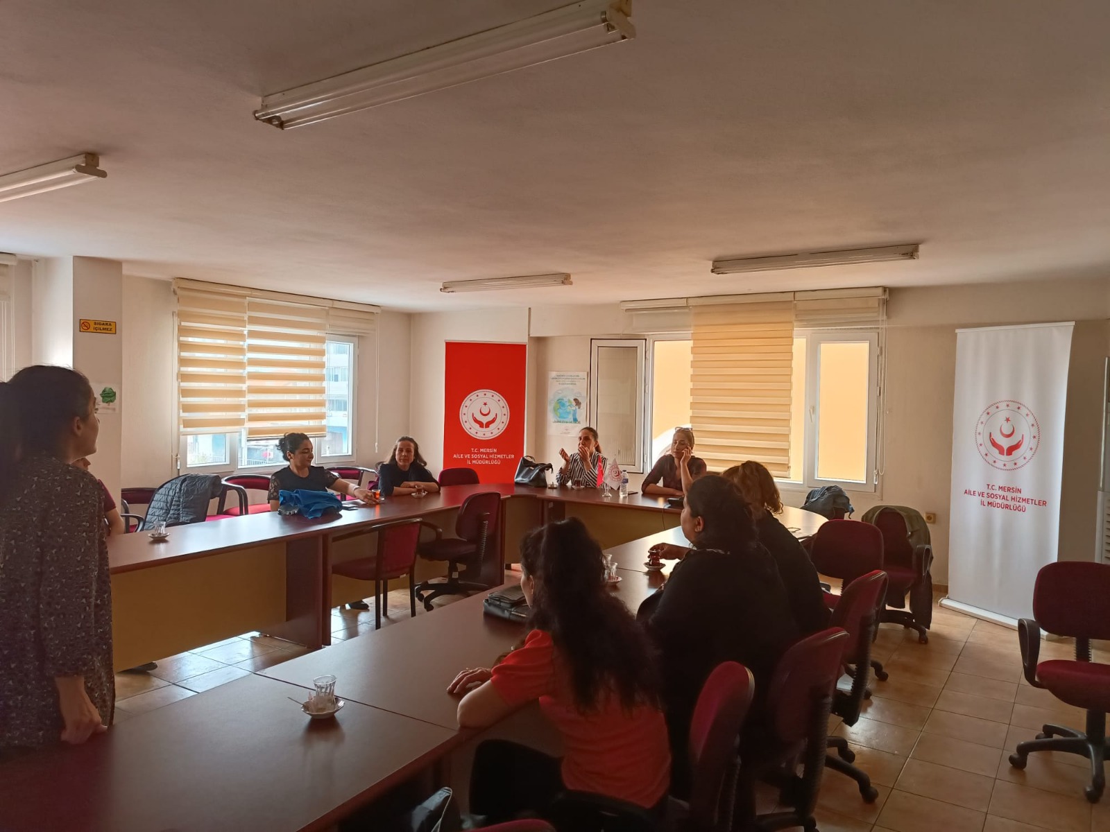 Klinik psikoloğumuz Elif EKİNCİ TURGUT tarafından, #ŞÖNİM'lerimiz ve Kadın Konuk Evlerimizde görevli destek elemanlarına mesleki becerilerini artırmaya yönelik hizmet içi eğitim düzenlenmiştir.