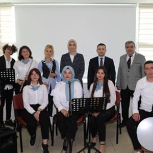 Sayın Valimiz Doç. Dr. Kübra Güran Yiğitbaşı, 'Fidanlar Çınarlarla Buluşuyor' etkinliğine katılarak yaşlılarımız ile bir araya geldi. - fotoğraf 5
