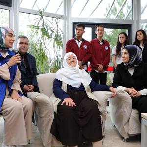 2. 'Fidanlar Çınarlarla Buluşuyor' Hüseyin Develi Huzurevinde yapıldı. - fotoğraf 1