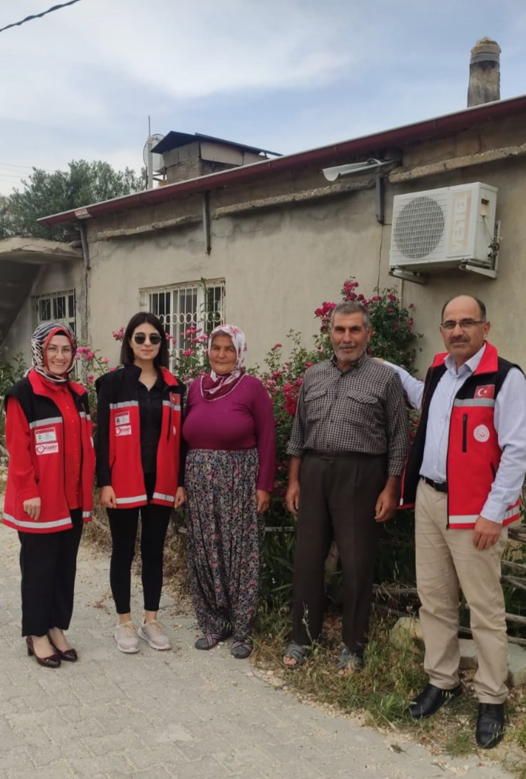 Önlerinde saygı ile eğildiğimiz,ellerine sarıldığımız,şehidini,yavrusunu'Vatan Sağolsun' diyerek karşılayan şehitlerimizin bizlere emaneti kıymetli şehit annelerimizi ziyaret etmeye devam ediyoruz. 