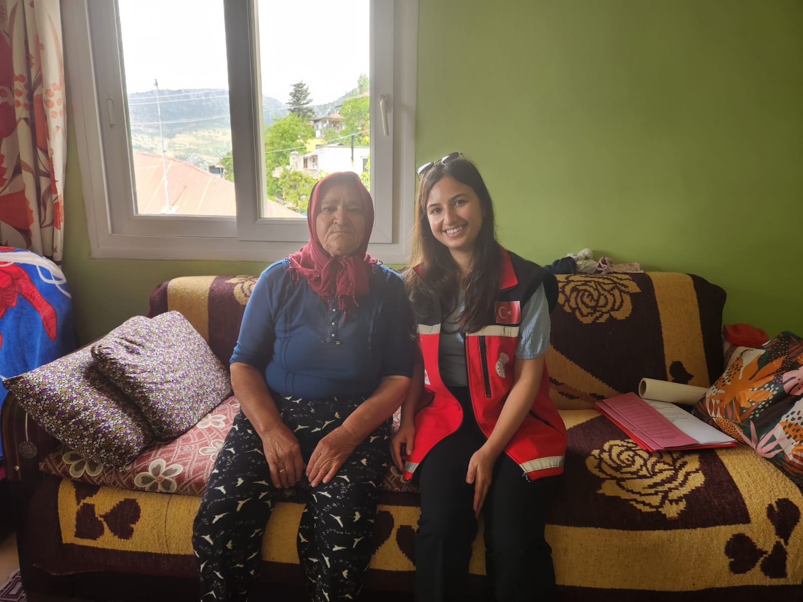 Aralıksız devam ettiğimiz ulusal hane ziyaretlerimizde, vatandaşlarımızı ihtiyaç duydukları hizmet modellerimizden yararlandırıyor, diğer kamu kurumları hakkında rehberlik ve yönlendirme yapıyoruz.     📍Mezitli