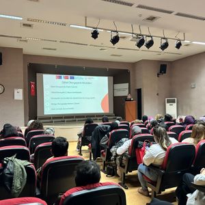Dijital Dünyada Daha Güçlü Kadınlar Projesi Kapsamında "Dijital Okuryazarlık Eğitimi" Gerçekleştirildi - fotoğraf 2