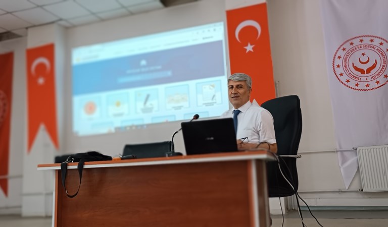 Engelli Evde Bakım Yardımı Yönetmeliği değerlendirme toplantısı, İl Müdürlüğümüz ve Bitlis Sosyal Hizmet Merkezi Müdürlüğü personellerinin katılımı ile gerçekleştirilmiştir.