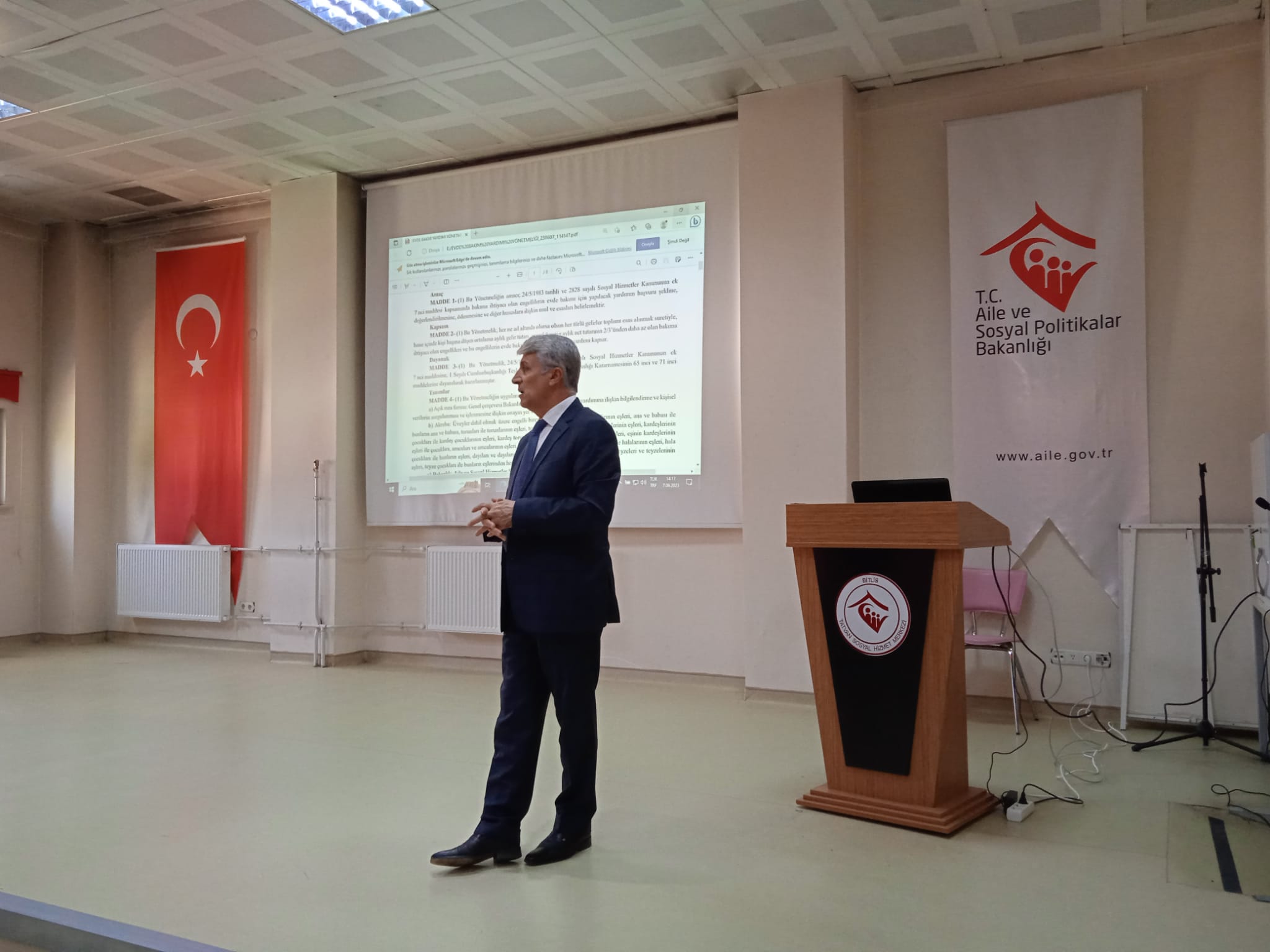 Engelli Evde Bakım Yardımı Yönetmeliği değerlendirme toplantısı, Tatvan Sosyal Hizmet Merkezi Müdürlüğü personellerinin katılımı ile gerçekleştirilmiştir.