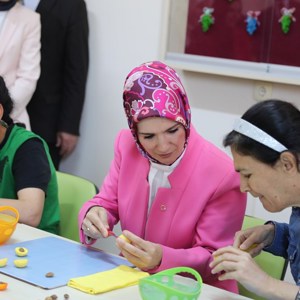 Bakanımız Göktaş, Saray Engelsiz Yaşam Bakım ve Rehabilitasyon Merkezi Sakinleriyle Kahvaltıda Bir Araya Geldi - fotoğraf 8