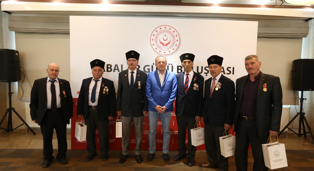 Şehit Yakını, Gazi, Huzurevi Sakini ve Koruyucu Babalar, Babalar Günü'nde Bir Araya Geldi