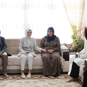 Aile ve Sosyal Hizmetler Bakanımız Göktaş Diyarbakır Annelerini Ziyaret Etti - fotoğraf 19