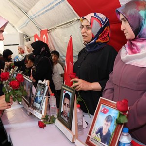 Aile ve Sosyal Hizmetler Bakanımız Göktaş Diyarbakır Annelerini Ziyaret Etti - fotoğraf 8