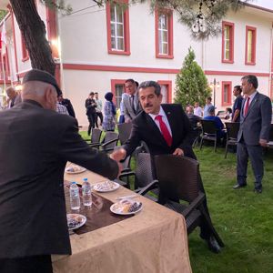 Valimiz Sayın Birol EKİCİ, Müdürlüğümüzden Hizmet Almakta olan Kıymetli Büyüklerimizle Bayramlaştı. - fotoğraf 4