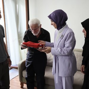 Bakanımız Sayın Mahinur ÖZDEMİR GÖKTAŞ Hanımefendi ve Genel Müdürümüz Sayın Şemseddin YALÇIN “Kurban Bayramı”nda Şehit Ailelerimiz İle Bayramlaştı. - fotoğraf 1