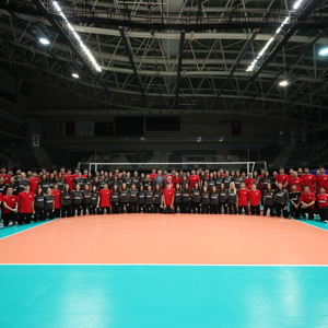 Bakanımız Göktaş’tan Avrupa ve Balkan Şampiyonalarına Hazırlanan Genç Milli Voleybol Takımları Oyuncularına Ziyaret - fotoğraf 3