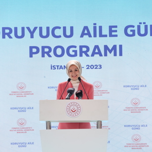 Emine Erdoğan Hanımefendi ve Bakanımız Mahinur Özdemir Göktaş Koruyucu Aile Günü Programına Katıldı - fotoğraf 3