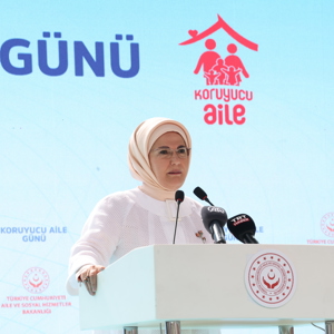 Emine Erdoğan Hanımefendi ve Bakanımız Mahinur Özdemir Göktaş Koruyucu Aile Günü Programına Katıldı - fotoğraf 2