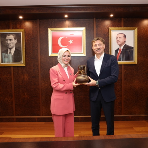 Emine Erdoğan Hanımefendi ve Bakanımız Mahinur Özdemir Göktaş Koruyucu Aile Günü Programına Katıldı - fotoğraf 5