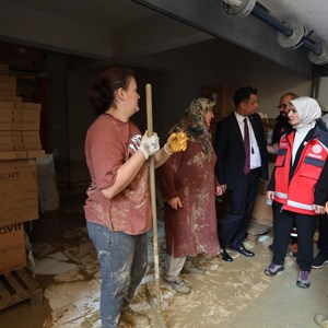 Bakanımız Mahinur Özdemir Göktaş Selden Etkilenen Zonguldak'ta İncelemelerde Bulundu - fotoğraf 3