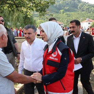 Bakanımız Mahinur Özdemir Göktaş Selden Etkilenen Düzce'de İncelemelerde Bulundu - fotoğraf 1