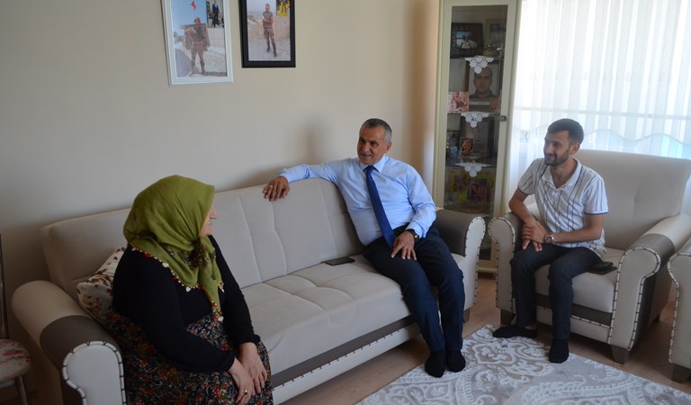İl Müdürümüz Mahmut ÖZDEMİR Şehit Mustafa ÇALIŞGAN'ın Ailesini Ziyaret Etti