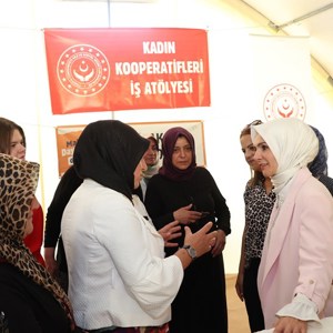 Aile ve Sosyal Hizmetler Bakanımız Göktaş Malatya’da Depremzedelerle Bir Araya Geldi - fotoğraf 2