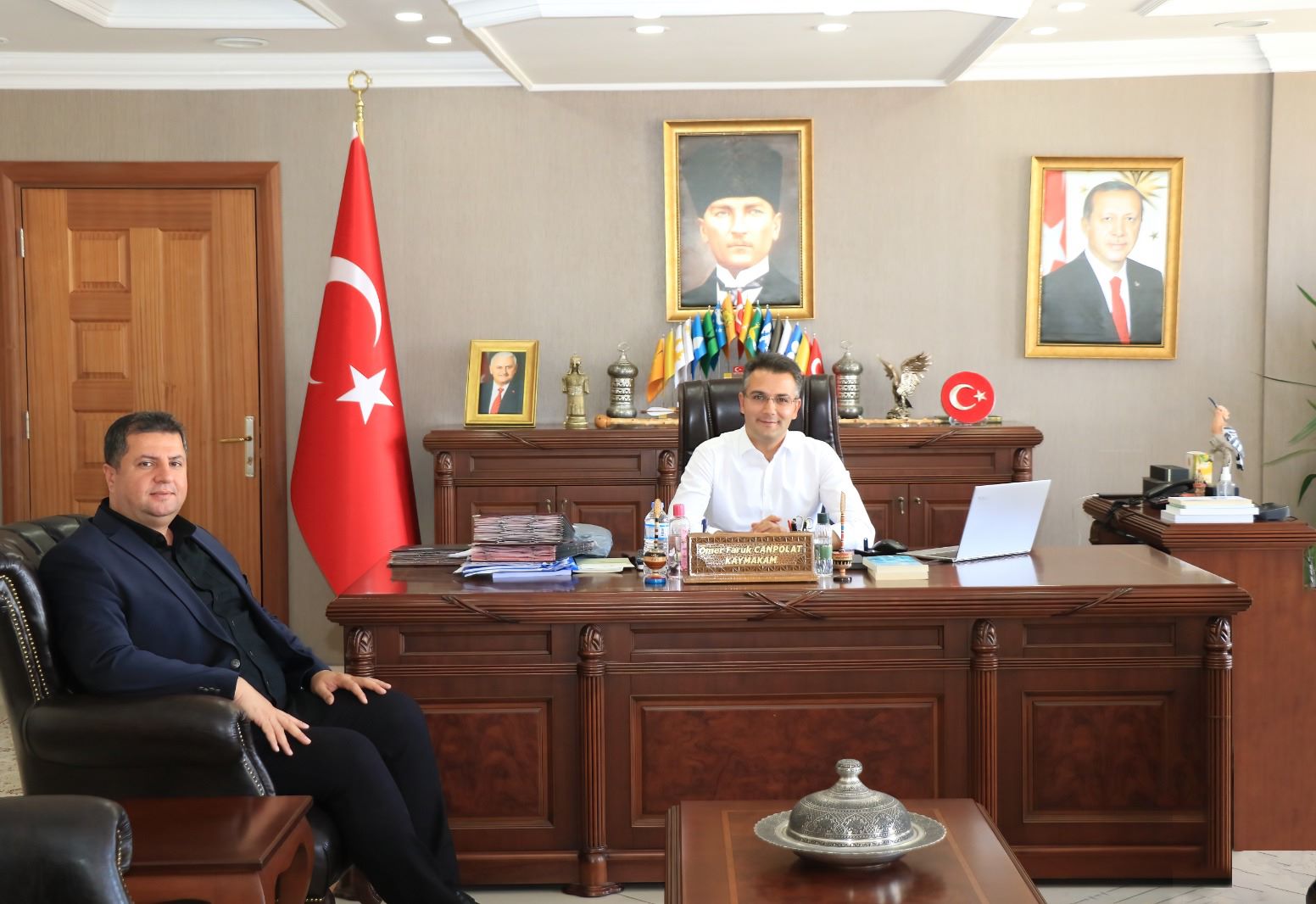 İl Müdürümüz Sayın Serdar Demirci Refahiye İlçe Kaymakamı Sayın Ömer Faruk Canpolat’ı makamında ziyaret etti. 