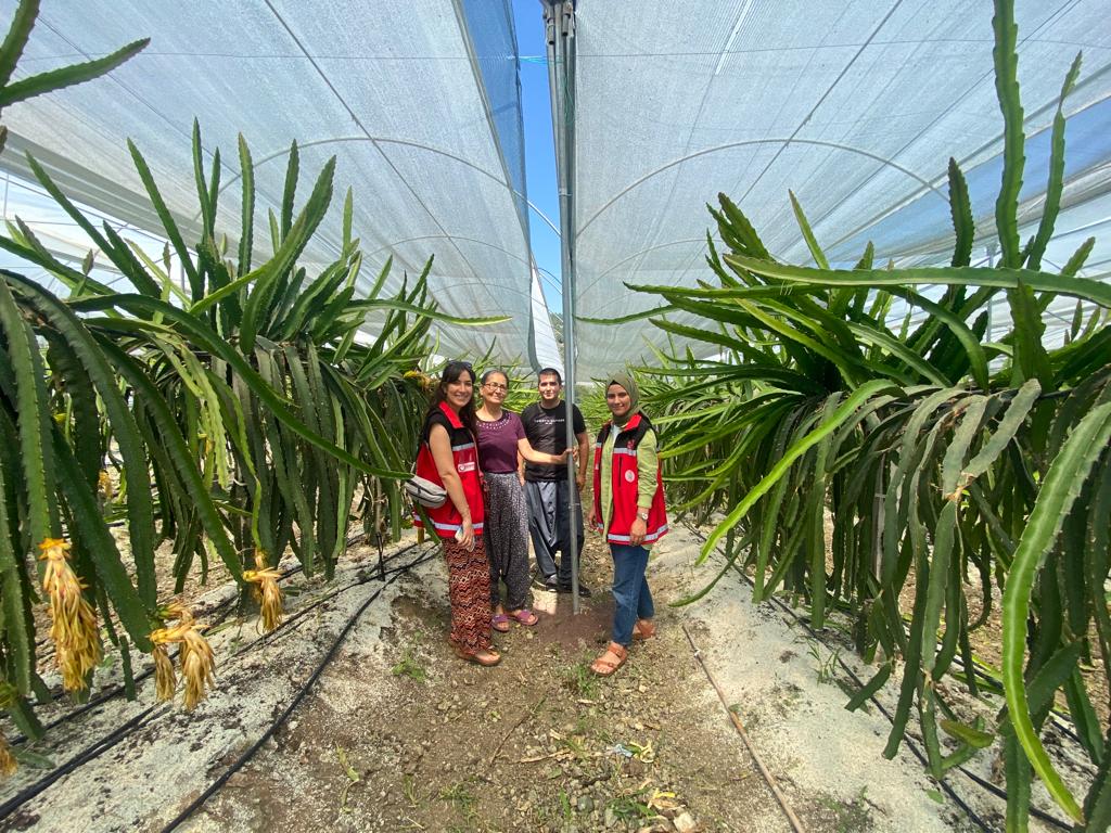 #ToroslarSHM, Kadın Hizmetleri Birimi, ilçe sınırlarında faaliyet gösteren Zahide Hanım Kadın Kooperatifini ziyaret ederek kadın kooperatif web portalı ve #KADES uygulaması hakkında rehberlik yaptı.