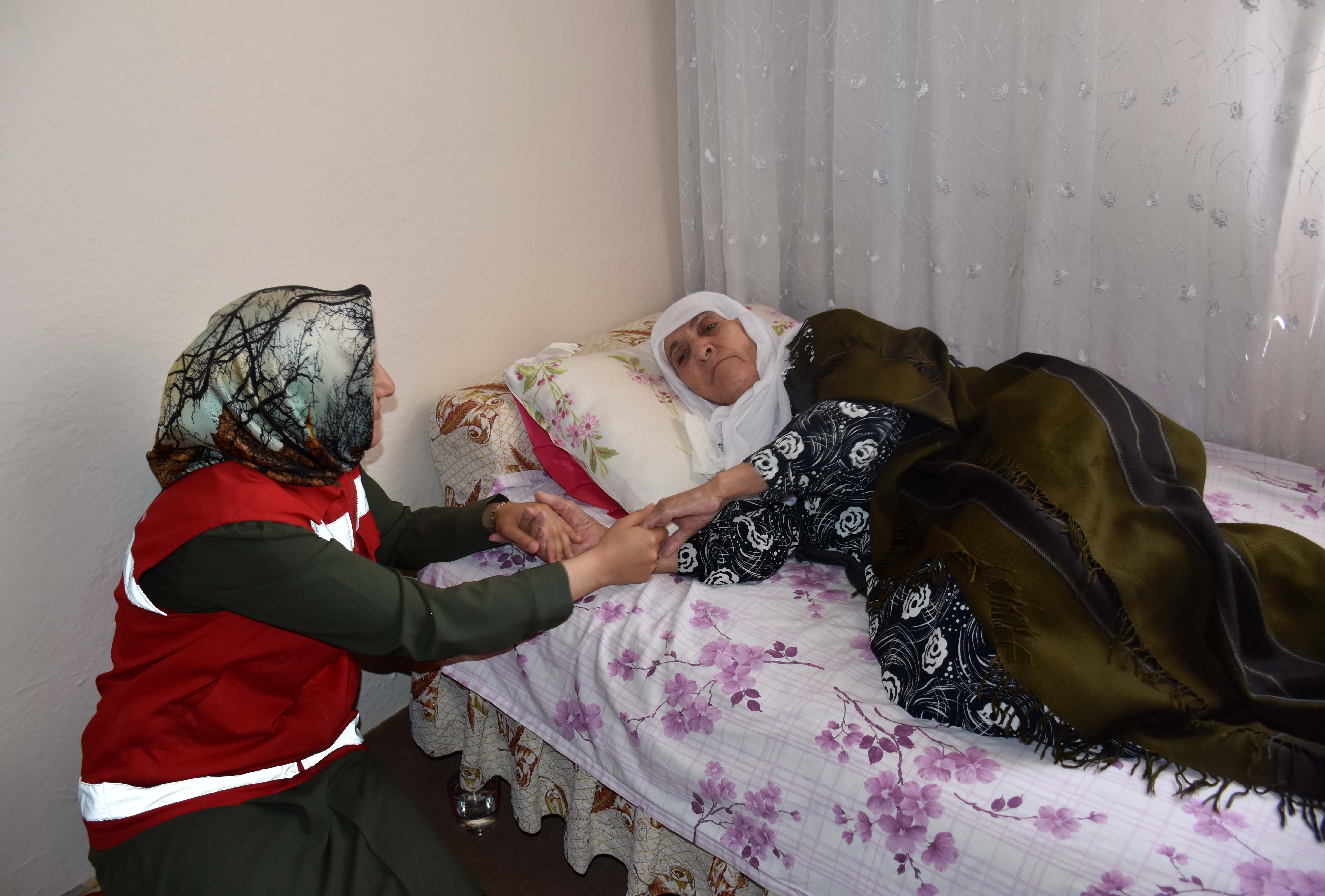 Bakanımız Mahinur Özdemir Göktaş: “Evde Bakım Yardımı ödemelerini hak sahiplerinin hesaplarına artışlı şekilde yatırmaya başladık”