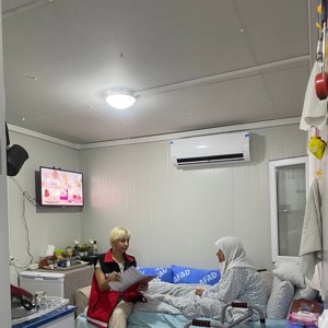 #PsikoSosyalDestek ekiplerimiz depremzede vatandaşlarımızın yaşadıkları travmayı en aza indirmek için gece gündüz sahada. Ekiplerimizin akşam çalışmalarından...   📍 Kahramanmaraş - fotoğraf 2