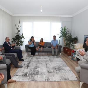 Giresun’da göreve başlar başlamaz ayağının tozuyla şehit aileleri ve  gazi ailemizi ziyaret eden Sayın Valimiz Mehmet Fatih SERDENGEÇTİ - fotoğraf 2
