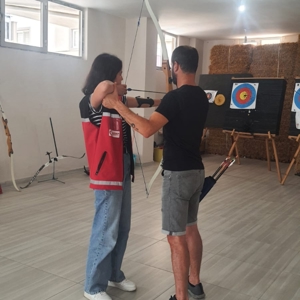 #SilifkeSHM #OkulDestekProjesi çocuklarımız ve İl Müdürlüğümüz #ÇocukHakları Komite üyesi çocuklarımız okçuluk kursunda bir araya gelerek farklı bir gün yaşadılar.  📍Silifke Okçuluk Kulübü - fotoğraf 3