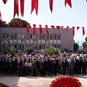Il Mudurumuz Sayin Omer TURAN 30 Agustos Zafer Bayrami etkinlikleri kapsaminda Valilik Makaminda duzenlenen ''Tebrikat Toreni'' ne katildi. - fotoğraf 4