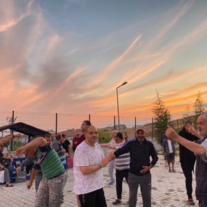 Kırklareli Bakım Rehabilitasyon ve Aile Danışma Merkezi Müdürlüğümüzde yatılı bakım hizmeti almakta olan özel gereksinimli bireylerimizin açık hava sinema etkinliği - fotoğraf 4
