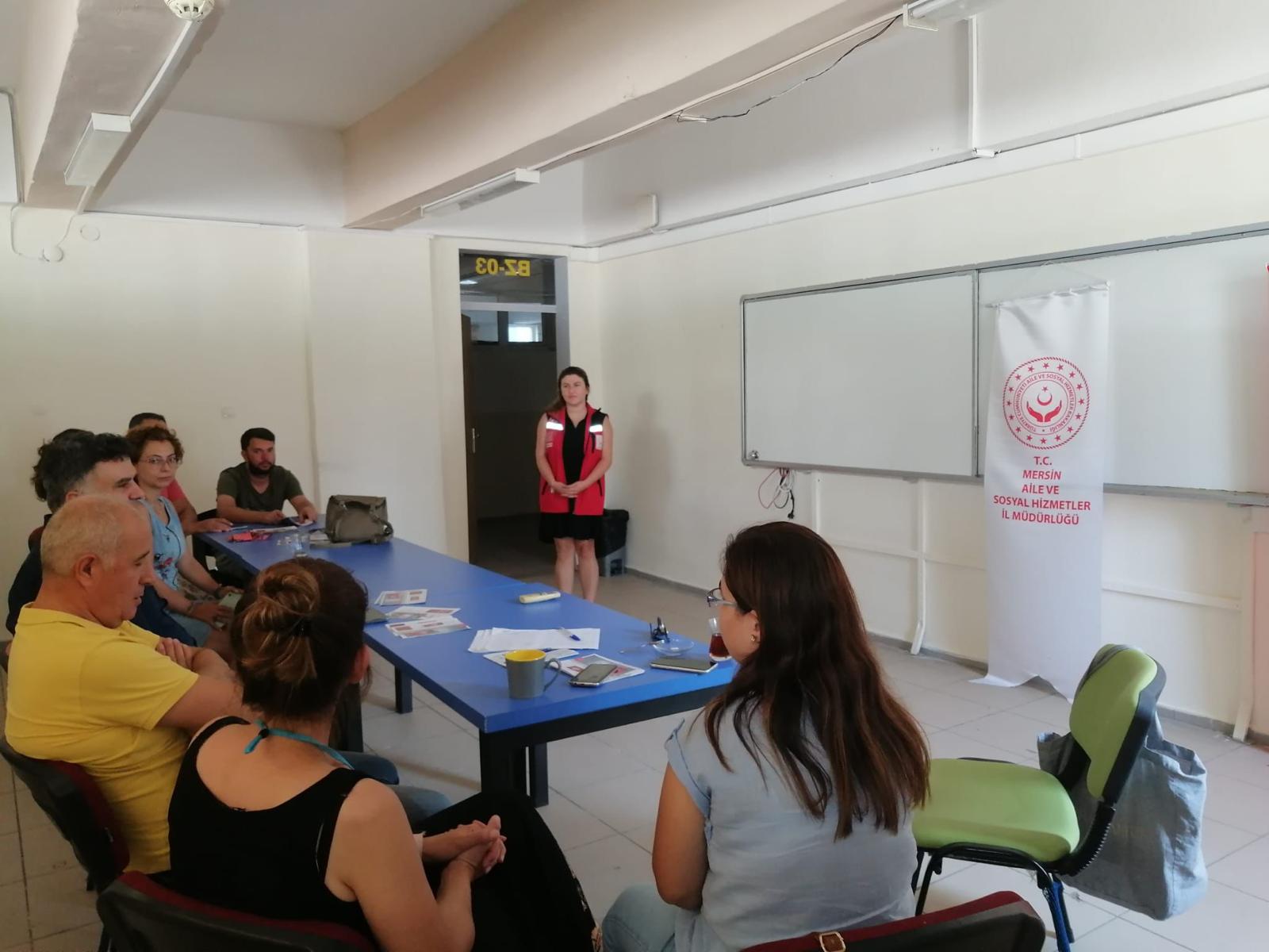 #MersinŞÖNİM, Mezitli Rehberlik ve Araştırma Merkezi'nde görev alan psikolojik danışman ve özel eğitim öğretmenlerine yönelik ''Kadına Yönelik Şiddetle Mücadele ve Erken Yaşta Zorla Evlilik'' eğitimleri vermiştir.