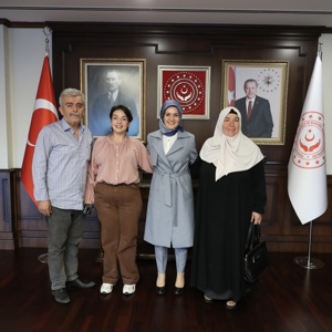Aile ve Sosyal Hizmetler Bakanımız Göktaş, Kim Milyoner Olmak İster'de Büyük Ödülü Kazanan Rabia Birsen ile Bir Araya Geldi - fotoğraf 2