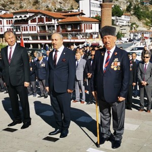 "19 Eylül Gaziler Günü" etkinlikleri kapsamında ilimiz Yavuz Selim Meydanında Çelenk töreni düzenlendi. - fotoğraf 1