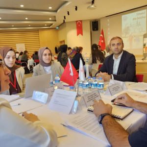 Sosyal sorunların tespiti ve çözümü ile ailenin korunması ve sosyal refahın güçlendirmesi ile ilgili ilimizde de Aile Çalıştayı düzenlendi - fotoğraf 4
