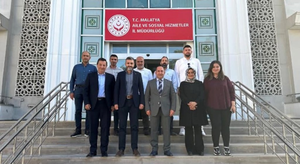 AK Parti Yeşilyurt İlçe Başkanı Ramazan YAYLACI ve yönetim kurulu üyeleri il müdürümüz Galip Sökmen'e ziyarette bulundu.