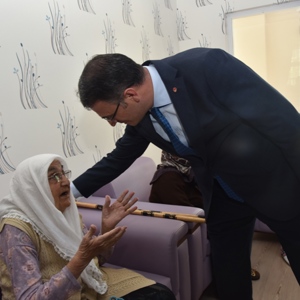 Valimiz Sayın Dr. Ozan BALCI Zile Huzurevi Yaşlı Bakım ve Rehabilitasyon Merkezini Ziyaret Etti - fotoğraf 3