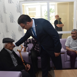 Valimiz Sayın Dr. Ozan BALCI Zile Huzurevi Yaşlı Bakım ve Rehabilitasyon Merkezini Ziyaret Etti - fotoğraf 8