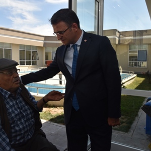 Valimiz Sayın Dr. Ozan BALCI Zile Huzurevi Yaşlı Bakım ve Rehabilitasyon Merkezini Ziyaret Etti - fotoğraf 12