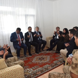 İl Müdürümüz Mahmut ÖZDEMİR Başçiftlik İlçesinde Şehit Emin ŞAHİN’in Eşi Şakire ŞAHİN’i Ziyaret Etti - fotoğraf 3