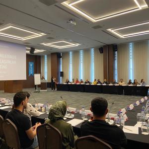 “Yeni Yaklaşımlarla Aile Eğitim Programı Eğitici Eğitimi“ Programı Başladı - fotoğraf 1