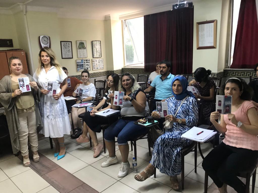 #YenişehirSHM Kadın Hizmetleri Birimimiz, Yenişehir Halk Eğitim Merkezi kursiyerlerine ''6284 Sayılı Kanın, #KADES, Erken Yaşta ve Zorla Evliliklerle Mücadele, Evlilik Öncesi Eğitim'' konularında eğitim düzenledi. 
