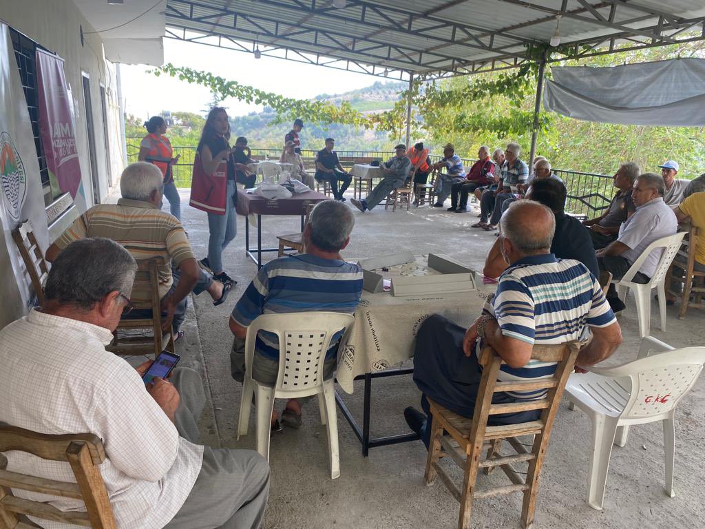 #ToroslarSHM Kadın İrtibat Birimimiz, Musalı ve Çelebili Mah. Kıraathaneleri’nde ''Kadına Yönelik Şiddetle Mücadele ve Erken Yaşta Zorla Evlilikle Mücadele'' konularında eğitim düzenledi. ALO183,#KADES hakkında bilgilendirme yaptı. 