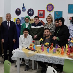 Bakanımız Mahinur Özdemir Göktaş Serebral Palsili Gençlerle Bir Araya Geldi - fotoğraf 5
