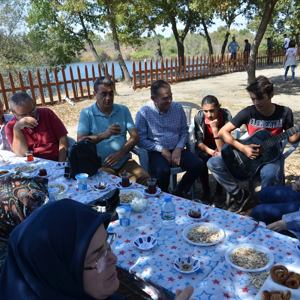 Şehit Ailelerimiz ve Çocuklarımız “Nesiller Buluşuyor” Projesi Kapsamında Düzenlenen Piknik Programında Bir Araya Geldi. - fotoğraf 16