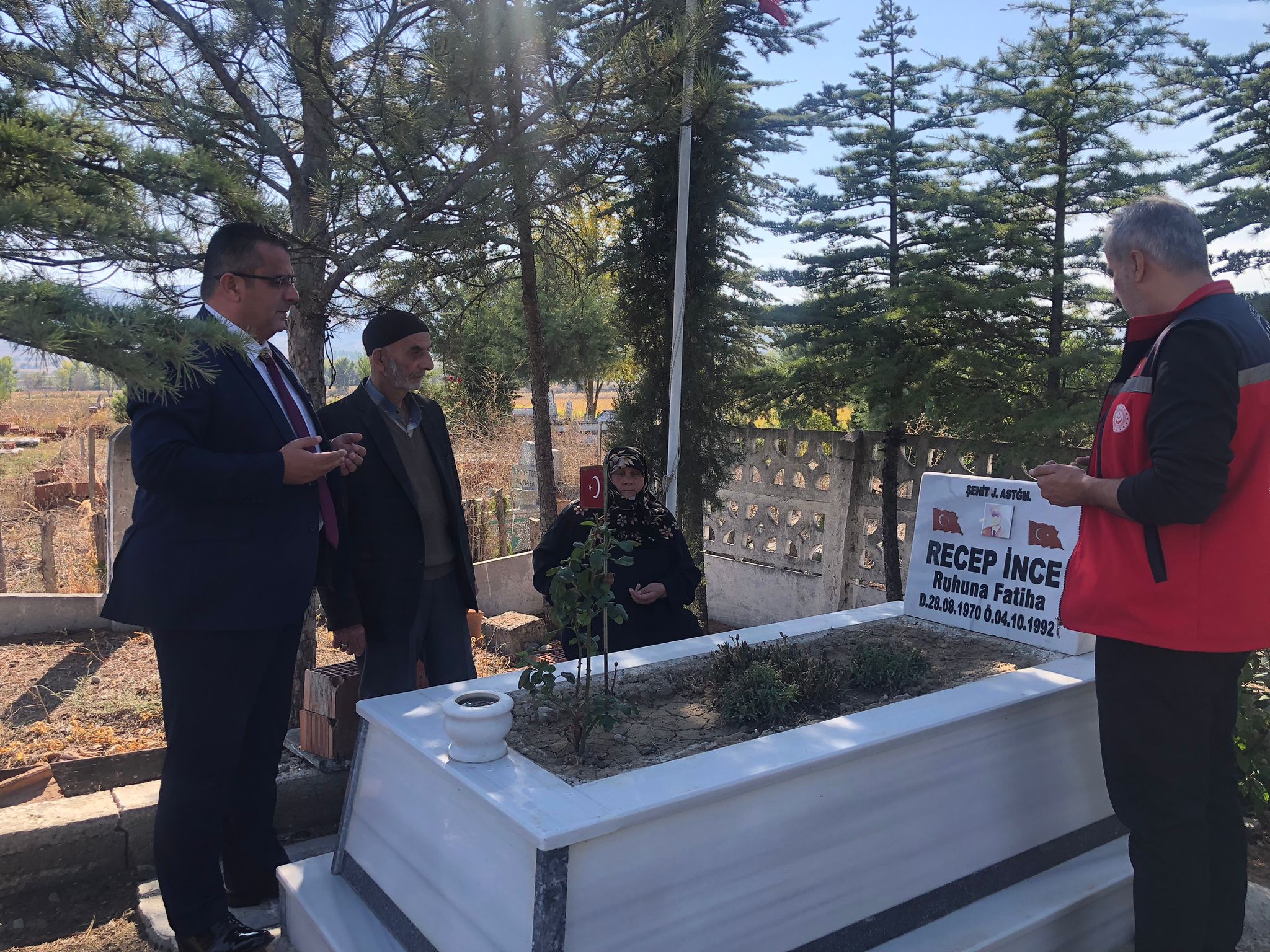 Şehidimiz Jandarma Asteğmen Recep İNCE'NİN sene-i devriyesinde kabri başında dualar ettik.