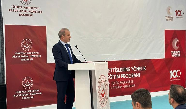 Rehberlik ve Teftiş Başkanlığımızca Ayvalık'ta Düzenlenen Bakanlığımız Müfettişlerine Yönelik Hizmet İçi Eğitim Programı Başkanımız Sayın Mahmut  KARDAŞ'ın Açılış Konuşması İle Başlamıştır. 