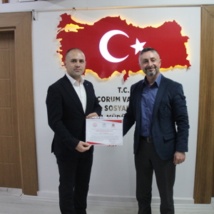 Hitit Üniversitesi Sungurlu M.Y.O. Binasına TSE tarafından belirlenen Erişilebilirlik kriterlerini büyük oranda sağladığı ve tespit edilen eksiklikleri giderdiği için Vali Yardımcımız başkanlığında toplanan komisyon tarafından ‘Erişilebilirlik Belgesi’ verilmesine karar verilmiştir. - fotoğraf 3
