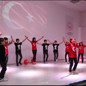 29 Ekim Cumhuriyet Bayramı ve Cumhuriyet’imizin 100. Yılı münasebetiyle, Yeşilırmak Çocuk Evlerinde kalan evlatlarımızın hazırlamış olduğu Kutlama Programı - fotoğraf 6