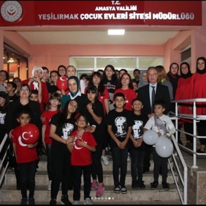 29 Ekim Cumhuriyet Bayramı ve Cumhuriyet’imizin 100. Yılı münasebetiyle, Yeşilırmak Çocuk Evlerinde kalan evlatlarımızın hazırlamış olduğu Kutlama Programı - fotoğraf 5